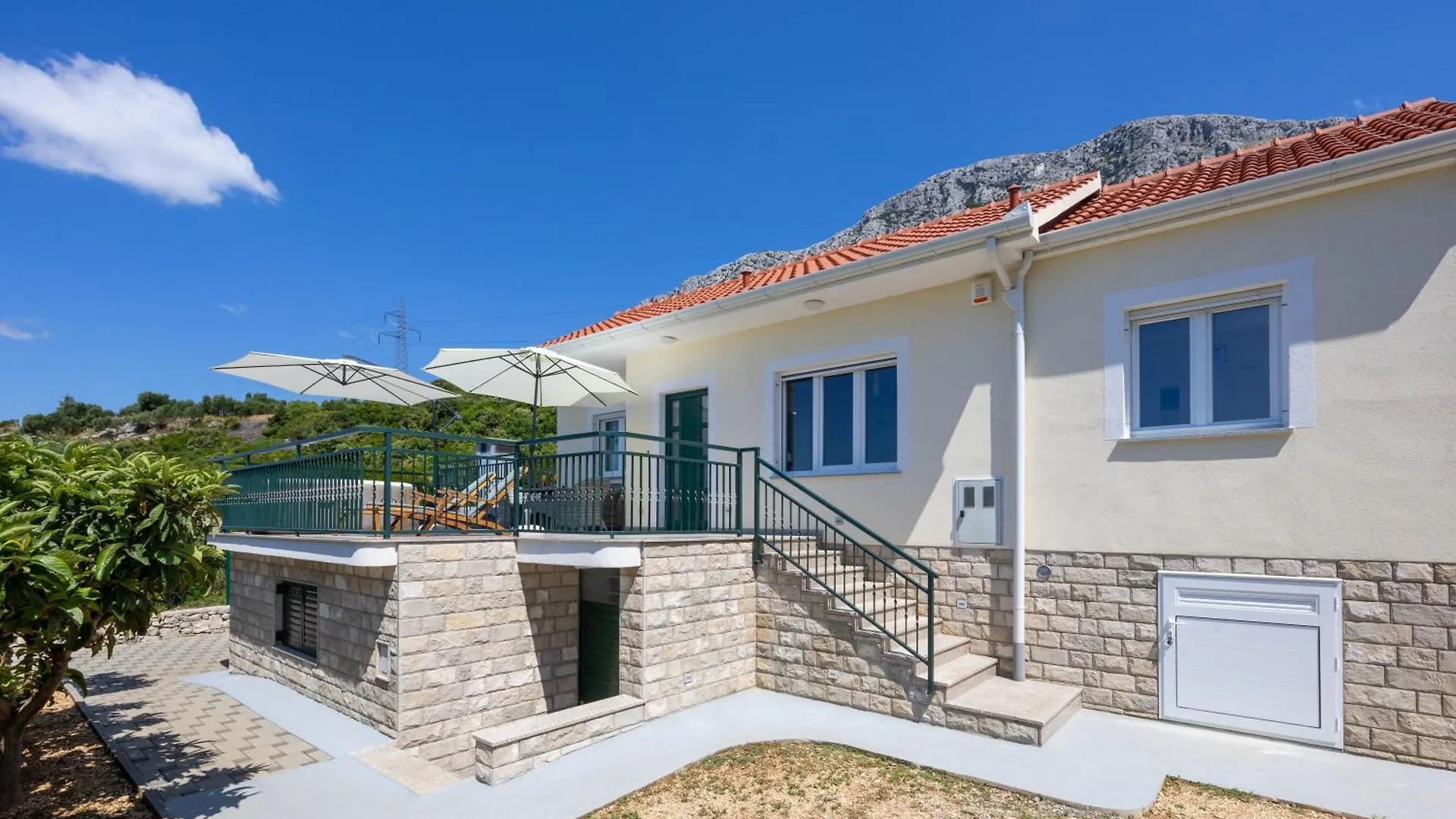 Private Villa Golden Hour With A View Of Split Area Kastel Sucurac Croatia
