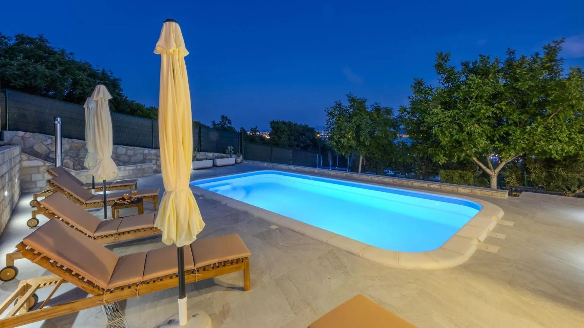 Private Villa Golden Hour With A View Of Split Area Kastel Sucurac