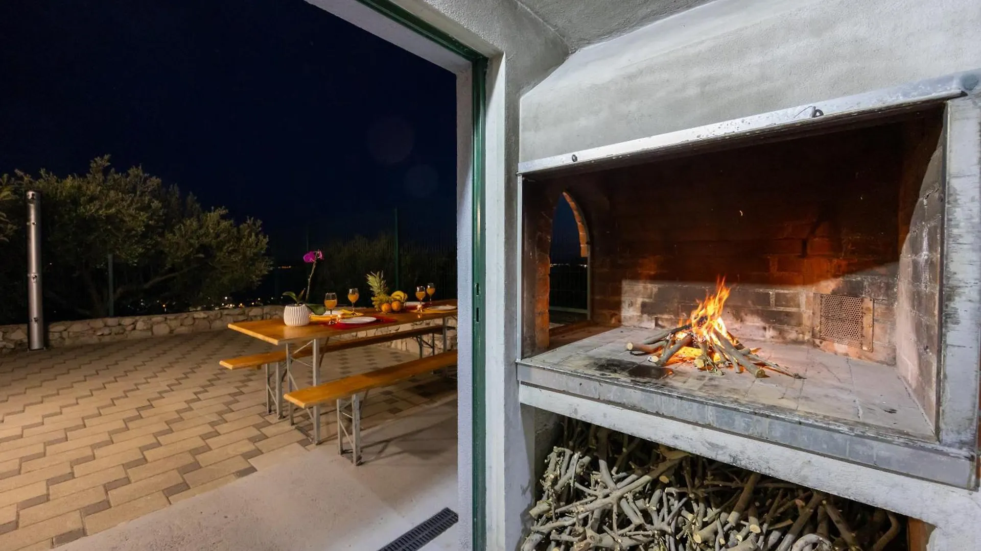 Private Villa Golden Hour With A View Of Split Area Kastel Sucurac