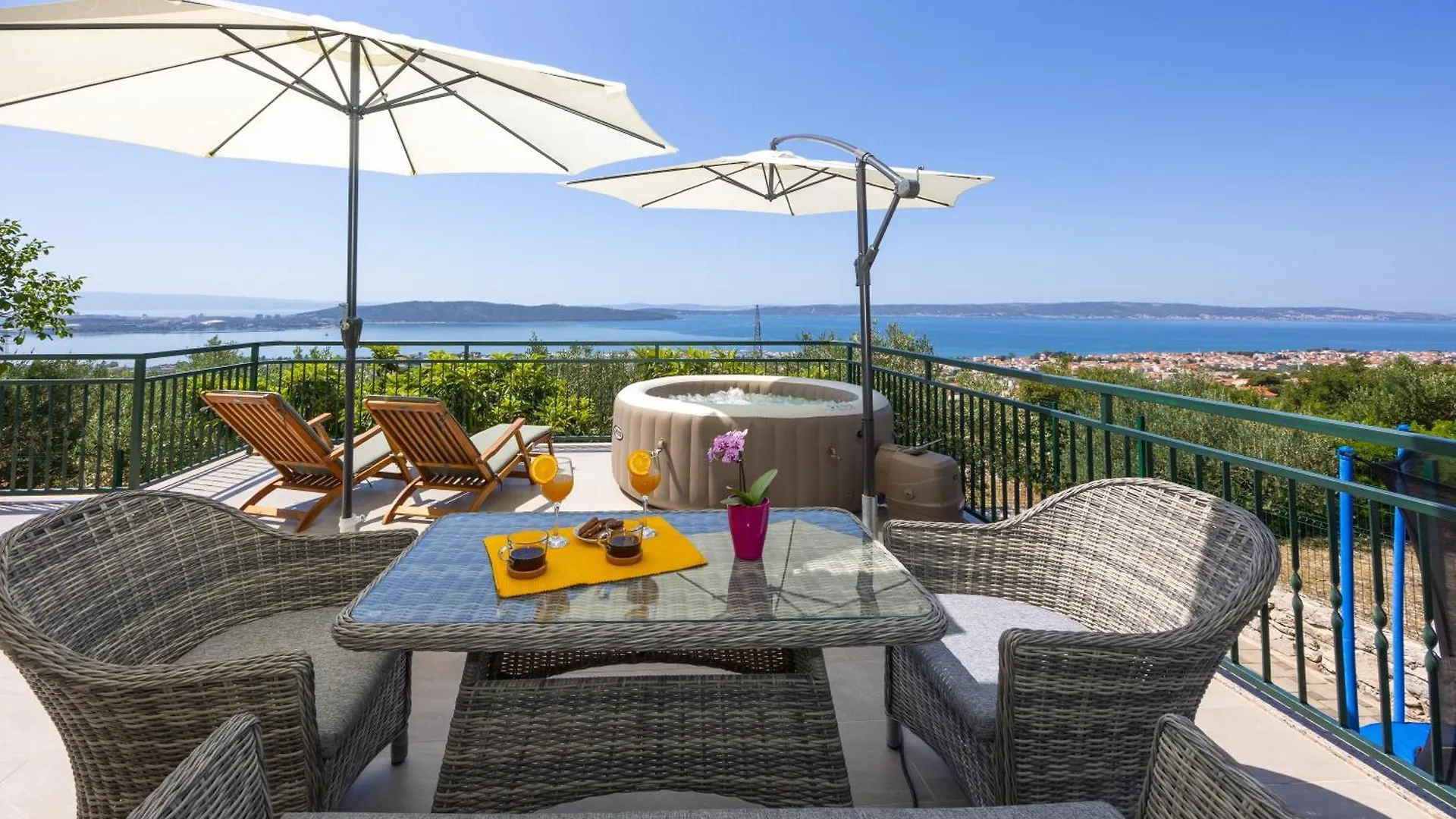 Private Villa Golden Hour With A View Of Split Area Kastel Sucurac Croatia